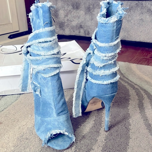 jubilee Shoes - Jubilee Acid Wash Denim Heels Size 7